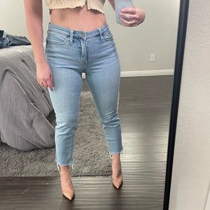 Universal threat target jeans. Cropped frayed. Size 6/28